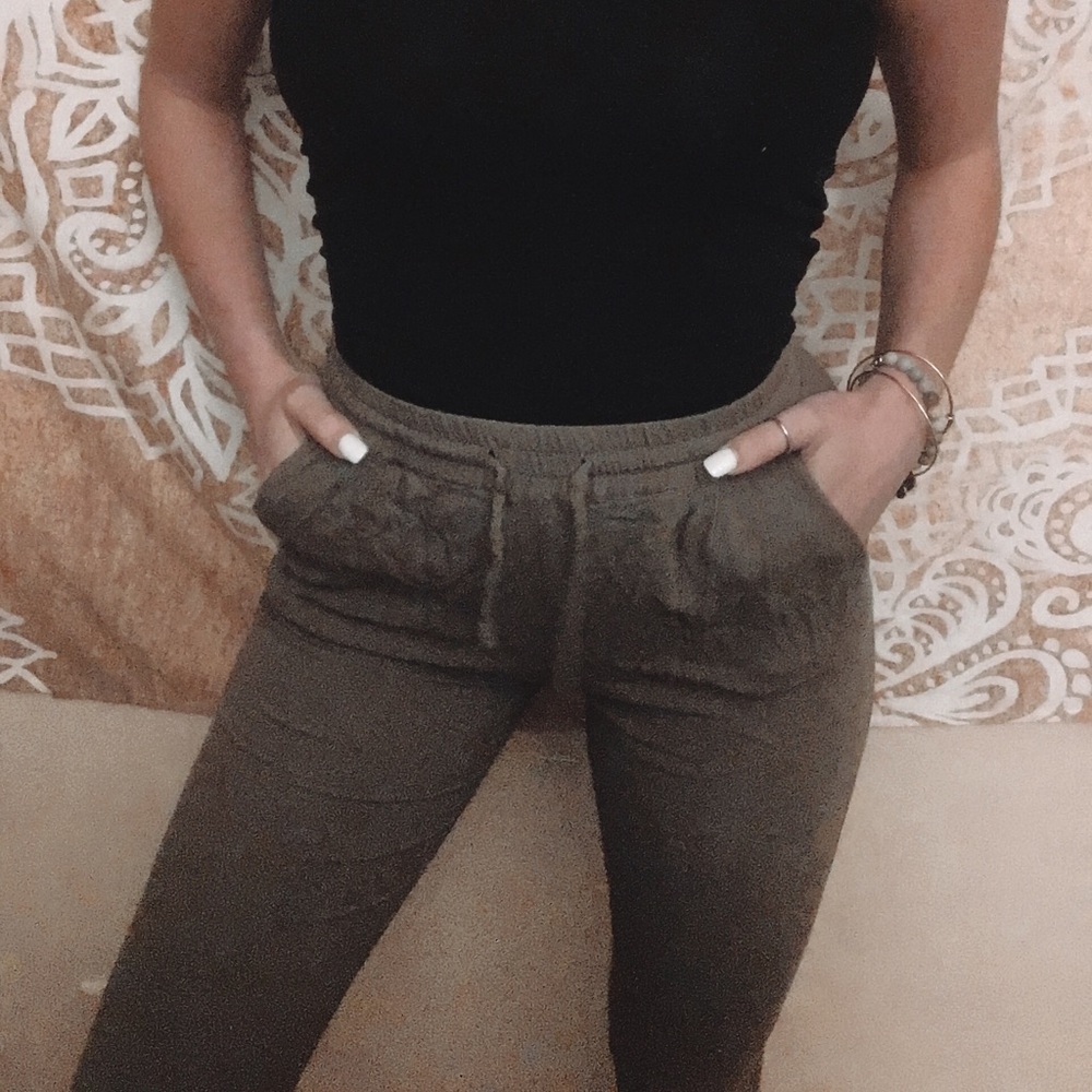 green pants